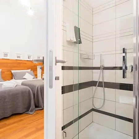 The Rent - Near Porta Romana Apartamento *